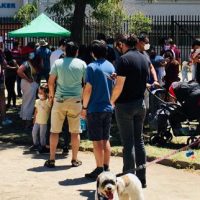 ¿La pega más fácil del mundo?: Gana más de 160 lucas diarias por hacer filas para otras personas