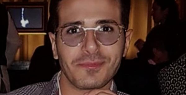 La polola del estafador de Tinder rompió el silencio y cree en su inocencia