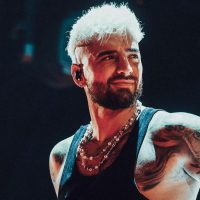 ¿Flow de abuelita?: Comparan a Maluma con la Reina Isabel por uno de sus looks