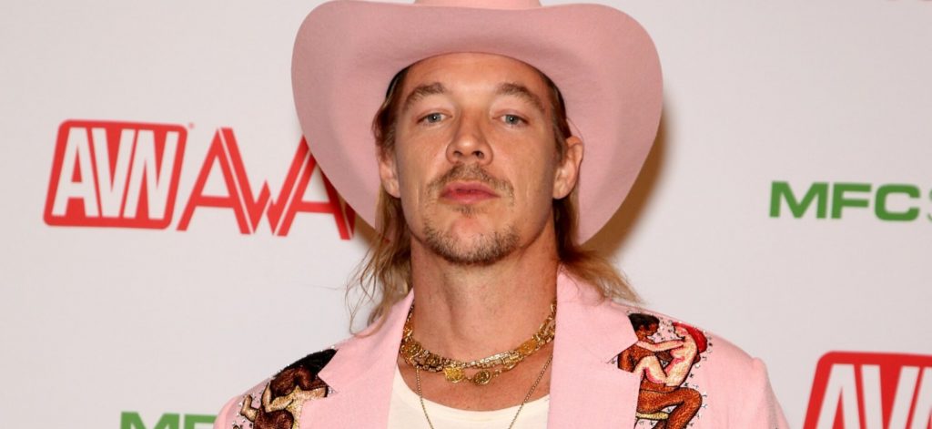 Diplo se sacó carrete desde su auto