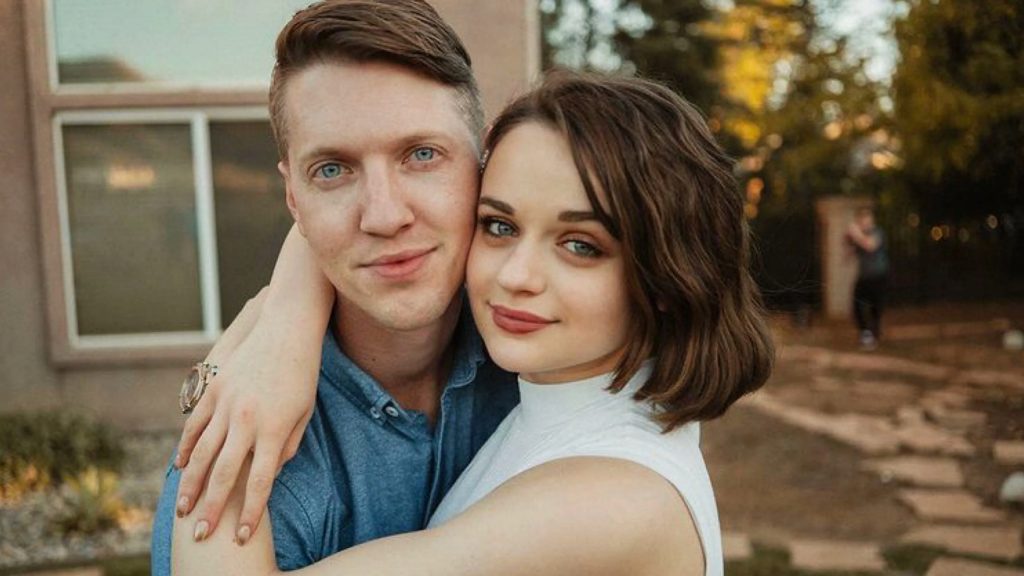 ¡Dijo que sí!: Joey King reveló que está comprometida con su pololo Steven Piet