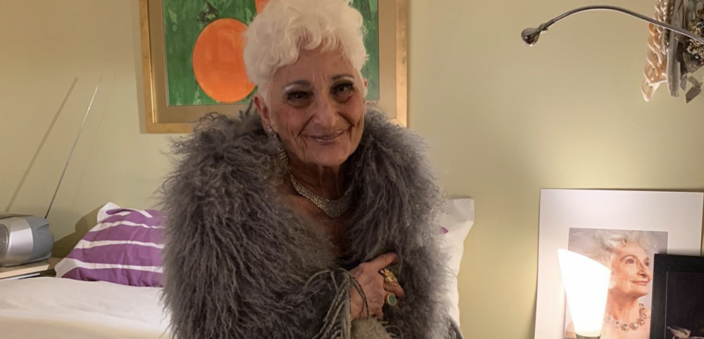 Nieta formalizada tras robar más de $40 millones a su abuelita