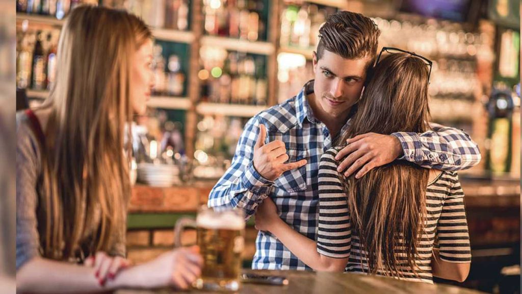 Argentina celópata esperaba al novio hace 6 horas fuera de un local