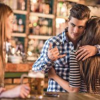Argentina celópata esperaba al novio hace 6 horas fuera de un local