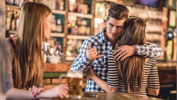 Argentina celópata esperaba al novio hace 6 horas fuera de un local