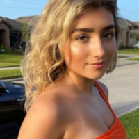 La echaron se la casa por estar en Onlyfans: hoy mantiene a sus padres