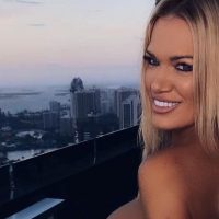 Ella es Gina Stewart, la abuela que triunfa en OnlyFans