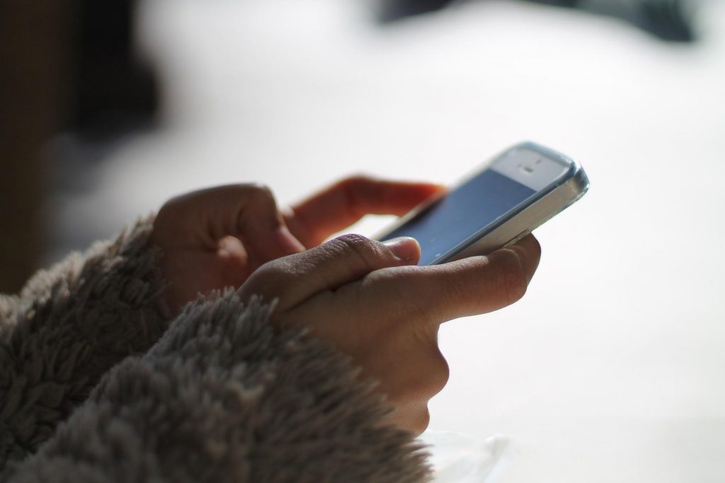 Reenvíanos el último mensaje de audio de WhatsApp que te mandó tu padre o madre