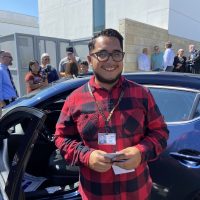 Se pasaron: Alumnos regalan auto a su profe que tarda 4 horas en llegar a la escuela