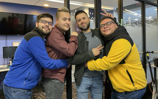 Ocho amigos construyen comunidad para envejecer juntos