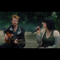 Billie Eilish se lanza con dos éxitos grabados en vivo