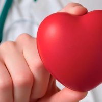 Para los chilenos, los médicos son los más infieles