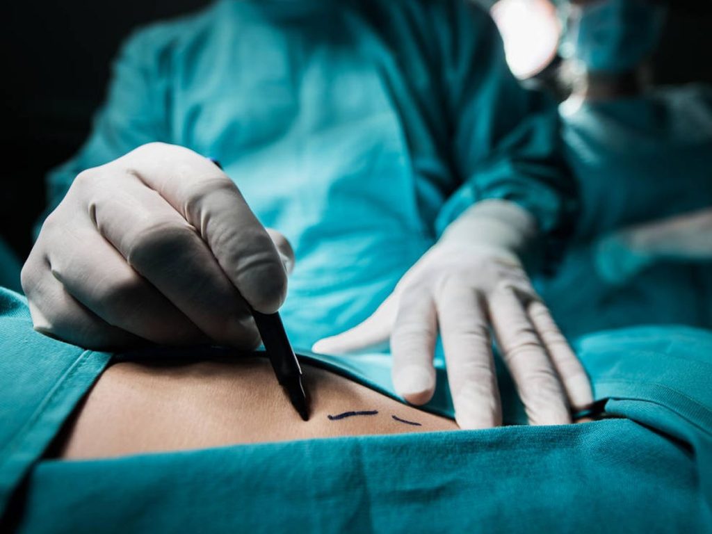 Un romántico: Le regaló una enchulada a su señora