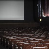 Fue más de 2 mil veces al cine y le reservaron su asiento para siempre
