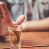 Hay que tener cuidao': Medicamentos que nunca deberías mezclar con alcohol