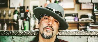 El exponente chileno del soul “Solo Di Medina” se atrevió a improvisar para “Casa Beat”