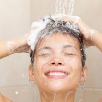 Ducharse todos los días podría dañar tu piel, según expertos