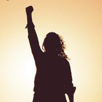 Viernes Femenino con una chica muy coqueta