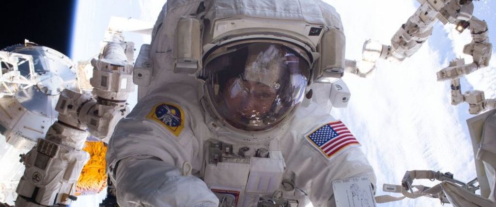 Esta sería la razón por la que los astronautas no deben llevar bebidas al espacio