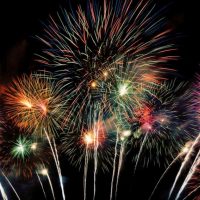 Turista sufrió dos accidentes con pirotecnia: perdió 3 dedos y un ojo