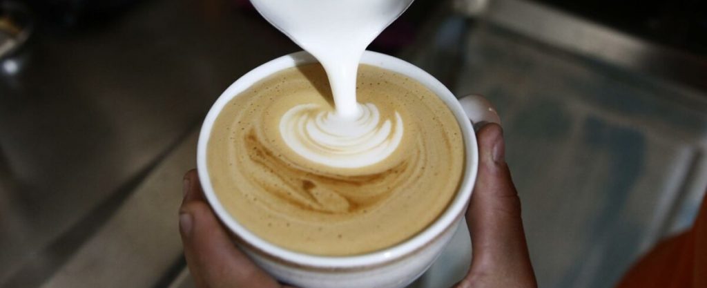 ¿Conoces el kurachino? Café dentro de un pollo asado