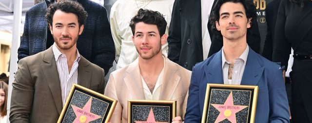¡Son lo máximo! Los Jonas Brothers reciben una estrella en el Paseo de la Fama