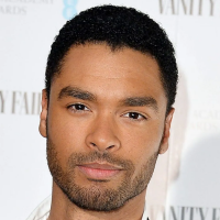 Es que me pasan cosas: el actor Regé-Jean Page es el hombre más guapo del mundo según la ciencia