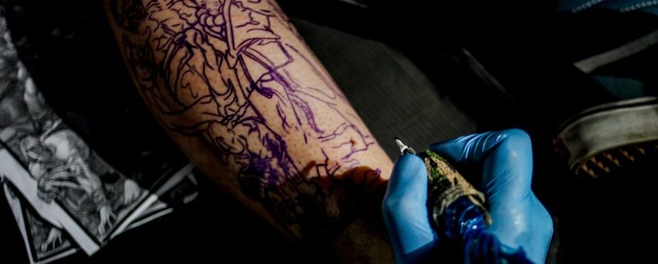 El futuro de los tatuajes es indoloro y sin agujas: un parche ya