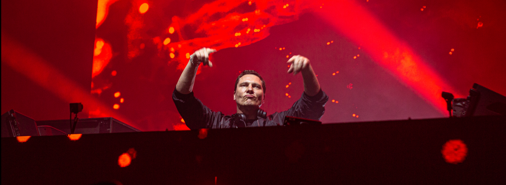 Dejó la patá: Tiësto encendió el Movistar Arena con show y mezclas high level