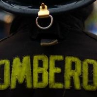 ¡Un gran héroe! Niño de 13 años trasladó a bomberos sobre una barcaza en el sur de Chile