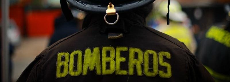 ¡Un gran héroe! Niño de 13 años trasladó a bomberos sobre una barcaza en el sur de Chile