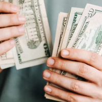 Apoderados denuncian que tesorera retenía 5 millones del curso en Los Ríos