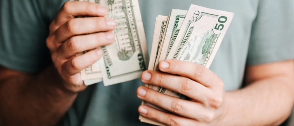 Apoderados denuncian que tesorera retenía 5 millones del curso en Los Ríos