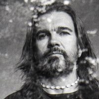 ¡A Dios le pido que Juanes no pare de hacer música! Dale play a "Gris", su nueva canción