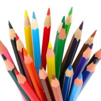 ¡Ya po' niños, no pierdan los útiles!
