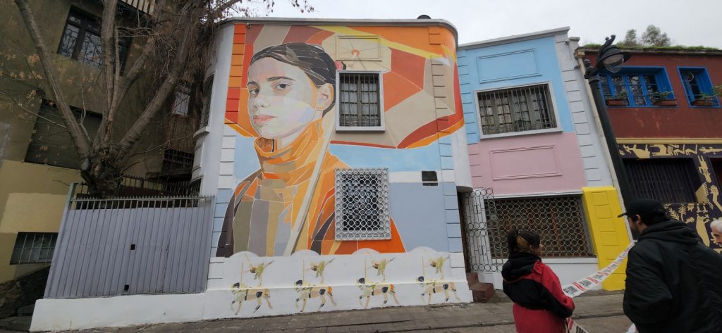¡Bellavista se llena de vida y colores gracias a importantes muralistas!