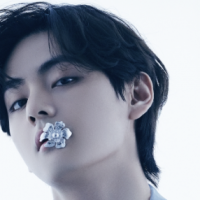 ¡V de BTS ilumina nuevamente las listas de éxitos con "Love Me Again"!