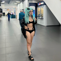 Modelo de OnlyFans Detenida en Aeropuerto por Atrevido Cosplay de Cyberpunk: Edgerunners