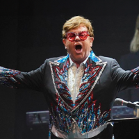 ¡Dale Rocketman! Elton John fue hospitalizado tras sufrir caída