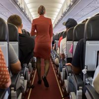 ¿Cansado de las bendiciones? Aerolínea estrena vuelos de 10 horas con Zona de adultos sin niños