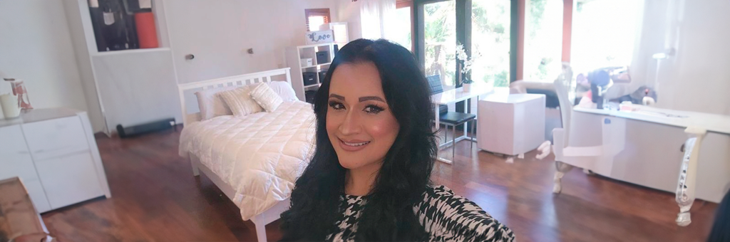 ¿Te sientes solito? Mujer arrienda un lado de su cama
