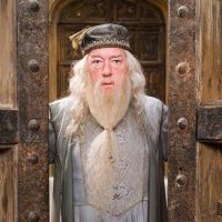Alcemos nuestras varitas: falleció Michael Gambon, actor que le dio vida a Albus Dumbledore