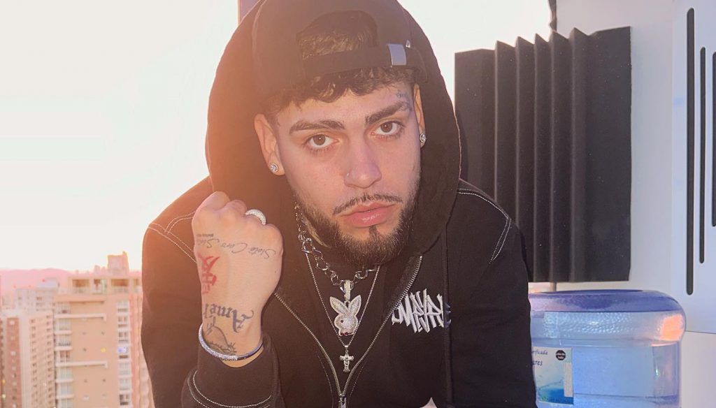 GINO MELLA EN CAROLINA: SALIÓ PLÁTICA CON EL CANTANTE URBANO