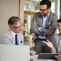 ¡Anda a laar ejecutivo bancario!