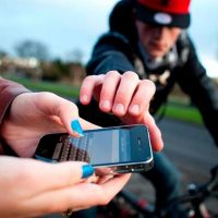 ¡Cuidado con el bolsillo! Perú impone penas de hasta 30 años por robo de celulares