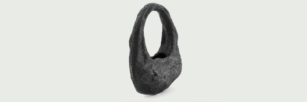 ‘Taban de la galáctica… Venden bolso fabricado con meteorito