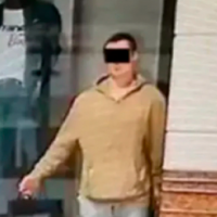 Se hizo pasar por maniquí para robar tiendas del mall