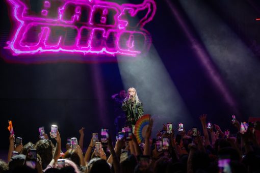 Young Miko Desborda Sensualidad y Llena de flow el Teatro Caupolicán