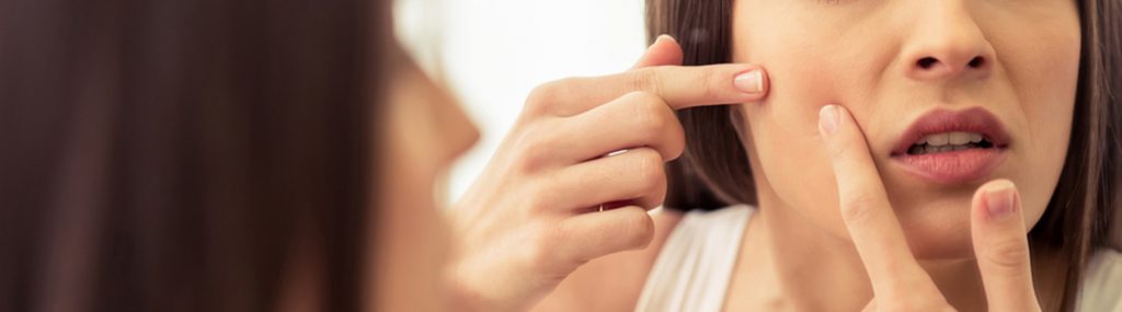 Forunculofilia: El Curioso Placer por Reventar Granos que marca tendencia en redes sociales