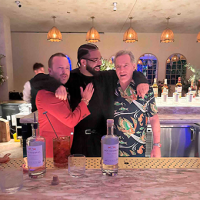 ¡SAY MY NAME! Drake Llama a Bryan Cranston y Aaron Paul Para Servir tragos en su Cumpleaños 